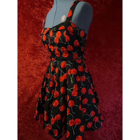 Cherry Pin Up by IXIA - Picture 2 of 3